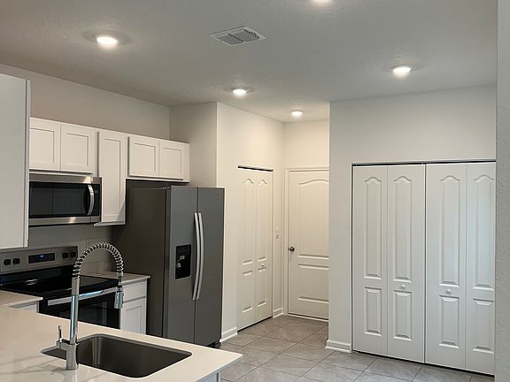 4th image of 274 Tidal Beach Ave