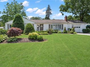 34 Flagg Ave, Warwick, RI 02886