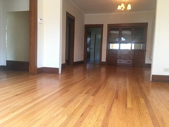 5th image of 3617 N Albany Ave #1