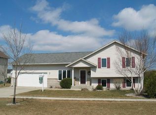 5056 W Elm Ct, Grand Forks, ND 58203