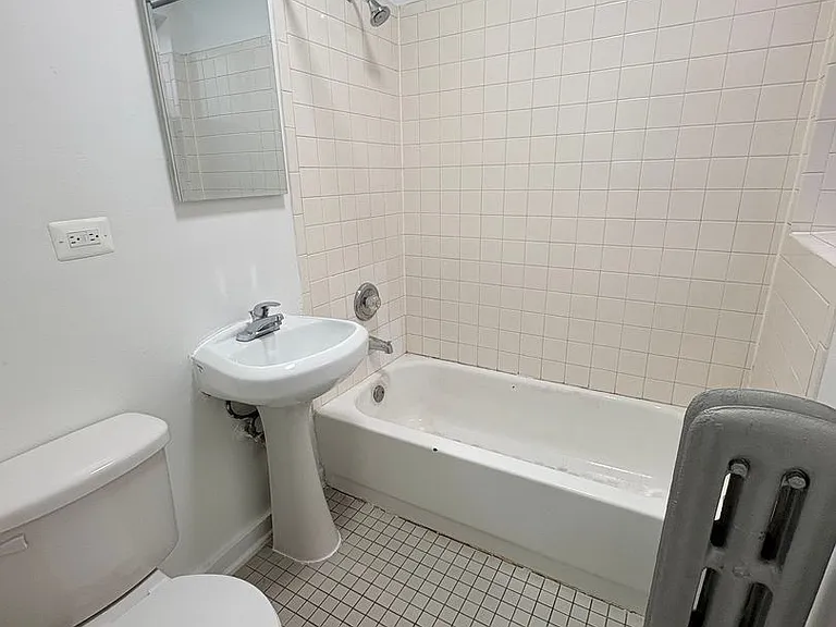 4946 W Adams St — Photo 3