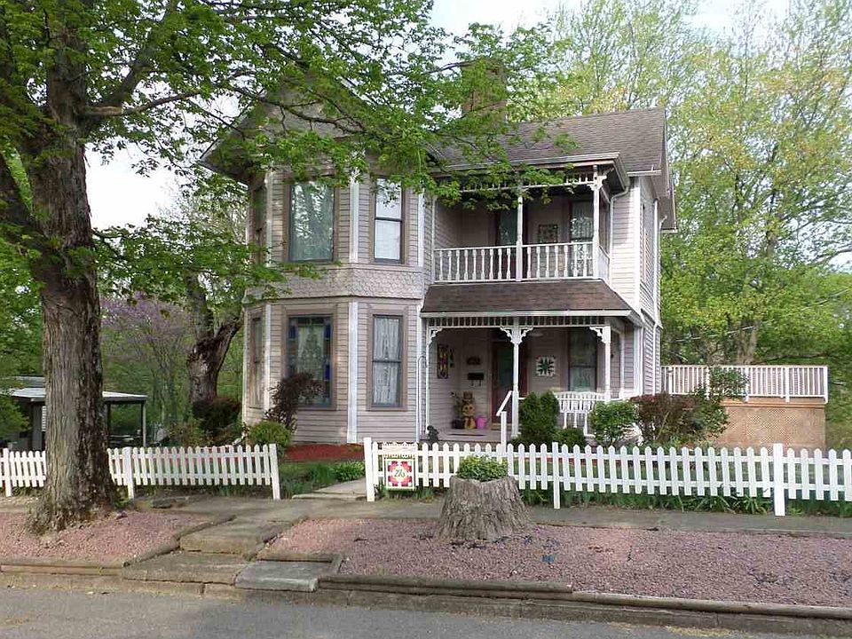 1st image of 216 N Newlin St