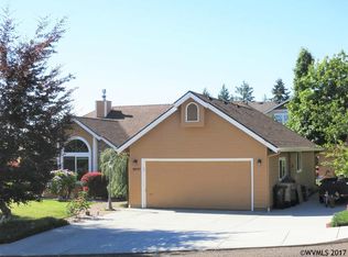 2477 SW Maplewood Dr, Dallas, OR 97338