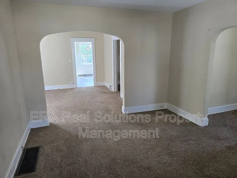 2609 Hood Ave — Photo 3
