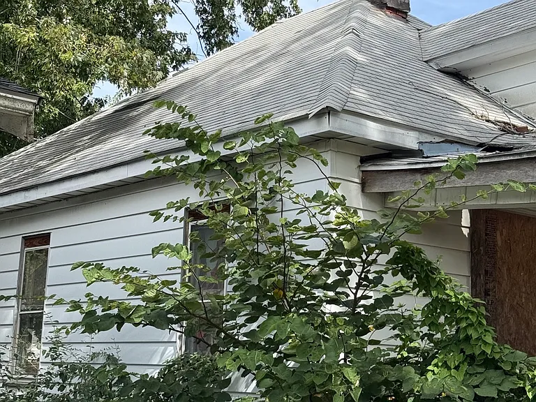 1096 W Green St — Photo 2