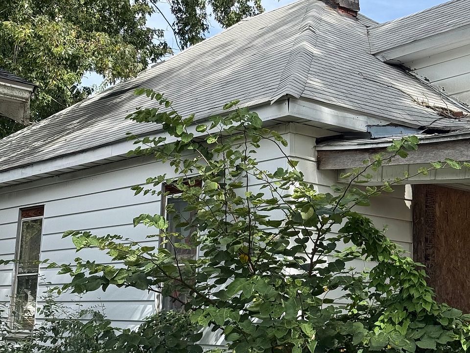 2nd image of 1096 W Green St