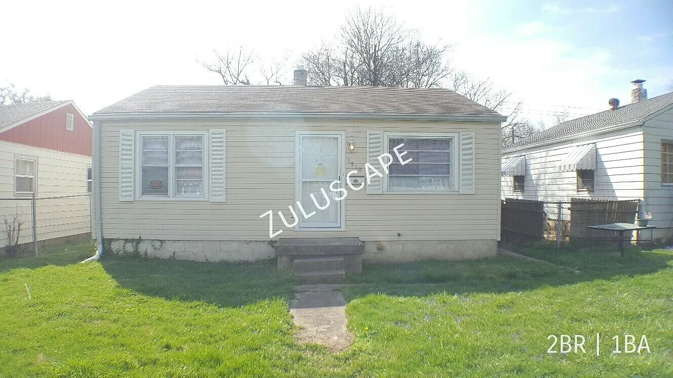 1910 Euclid Ave. / 2 Bedroom 1 bathroom Remodeled Bungalow In Irvington — Photo 1