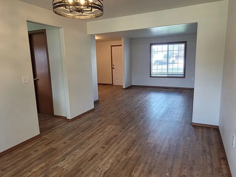 1349 E Greens Loop — Photo 4