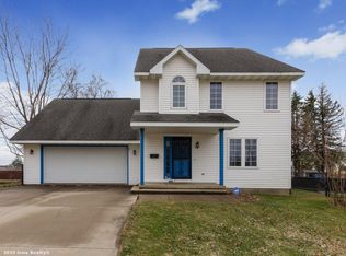 210 Palisades Rd SW, Mount Vernon, IA 52314