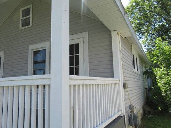 5th image of 22 Pleasant St
