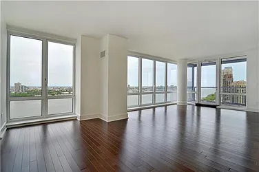 Rented by R New York