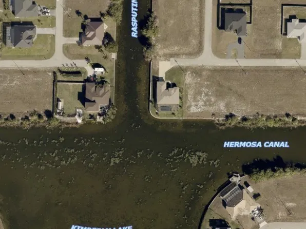 909 NW 12th Pl, Cape Coral, FL 33993