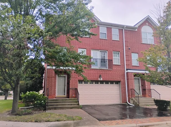 893 Enfield Dr #893, Northbrook, IL 60062