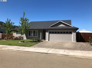 1005 Forest Heights St, Sutherlin, OR 97479