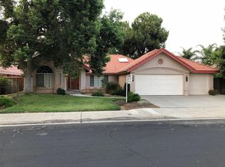 725 Cromwell Ave, Clovis, CA 93611