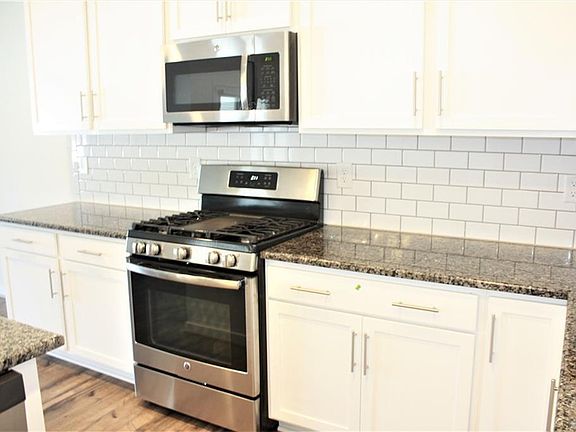 3rd image of 8018 Ellendale Dr