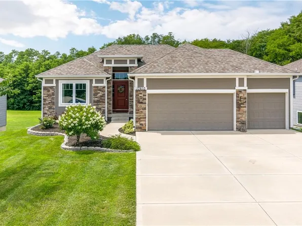 17610 Grey Hawke Rdg, Smithville, MO 64089