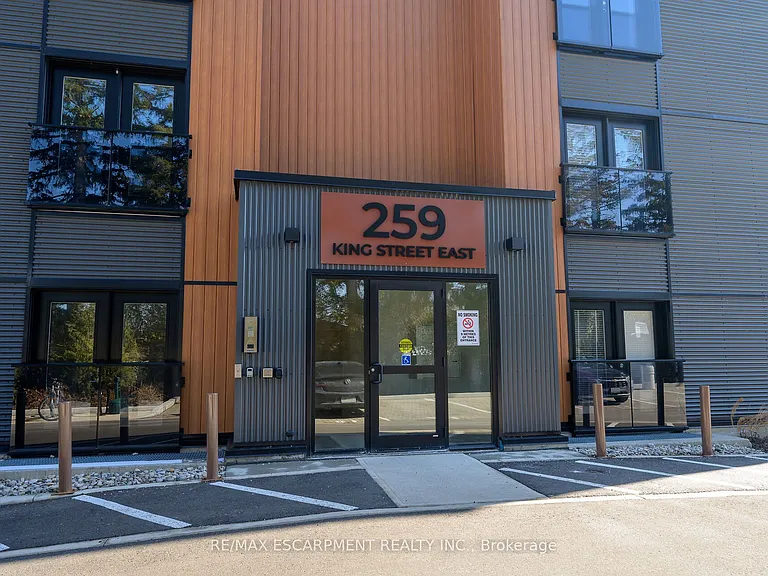 261 King St E #302 — Photo 36