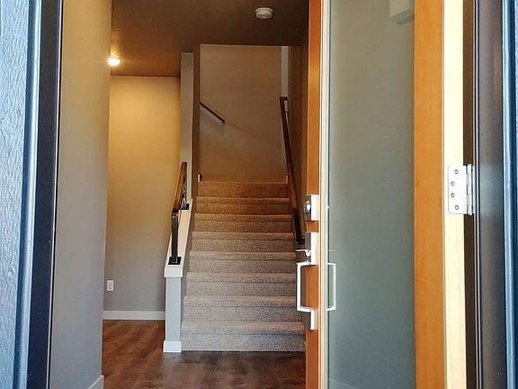 2nd image of 12223 NE 116th St