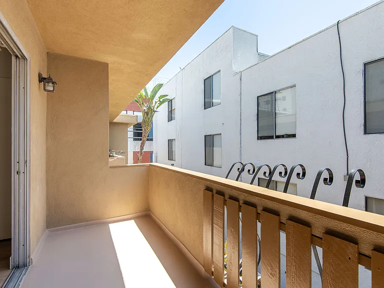 3752 Mentone Ave #5 — Photo 18