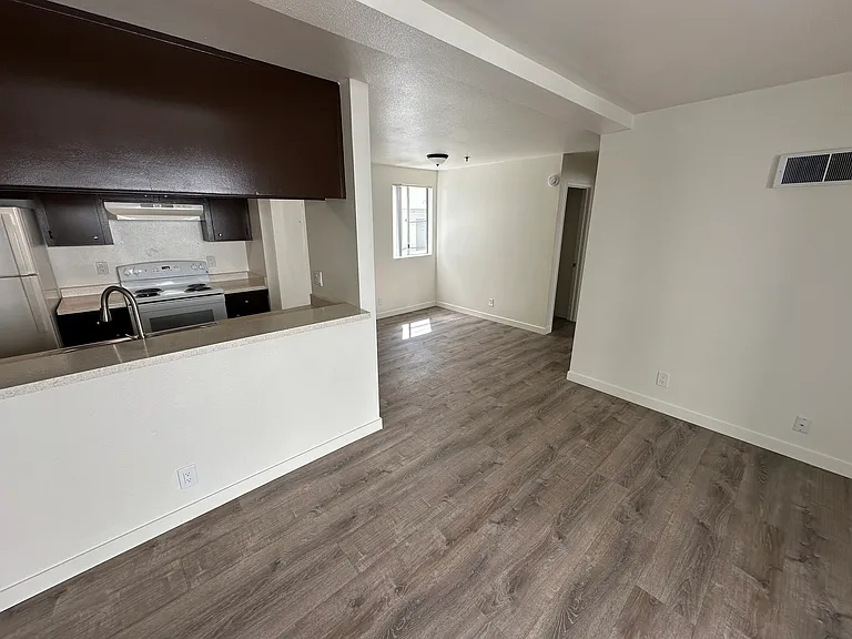 Eureka Gardens Apartments — Photo 7