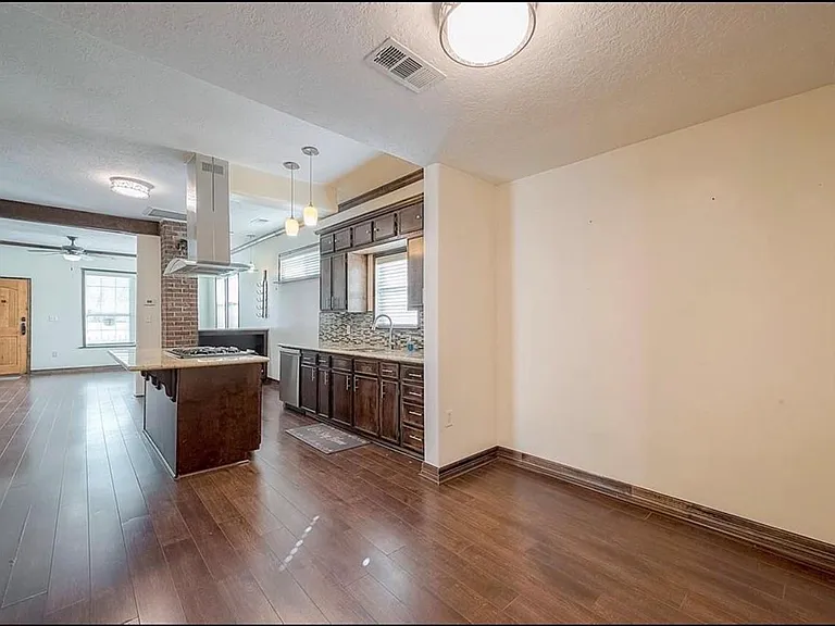 511 Bishop St — Photo 11