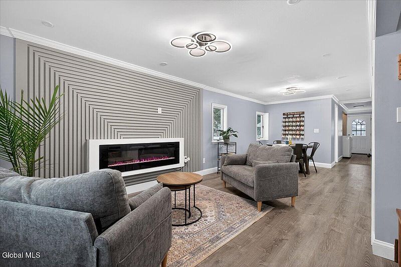 3rd image of 1320 Floral Avenue