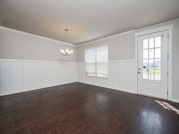 4th image of 929 Sapphire Dr
