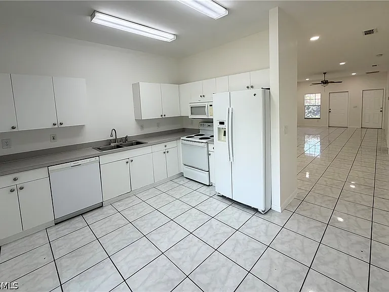 4346 SW 7th Pl — Photo 2