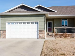 1984 8th St W, Dickinson, ND 58601