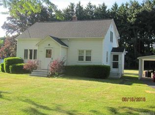 7182 Rochester Rd, Lockport, NY 14094