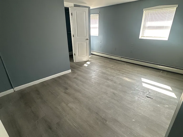 107 Earl St — Photo 10