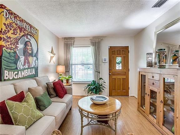 3rd image of 819 Marigold Dr