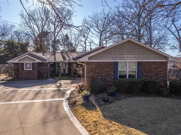 1415 N 10th St, Van Buren, AR 72956