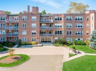 3 Putnam Hl APT 3K, Greenwich, CT 06830