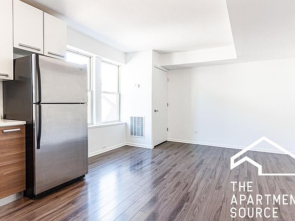 3rd image of 924 W Carmen Ave #2F
