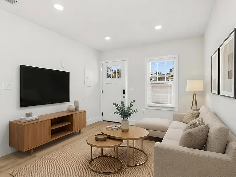 701 W Plaza Pl #C — Photo 6