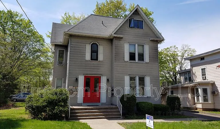 242 N Main St — Photo 25