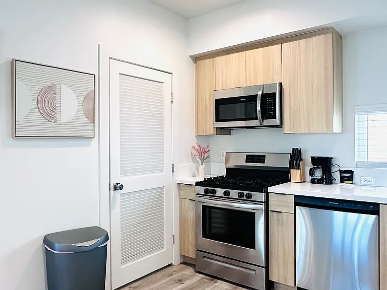 218 N Coronado St #216-1/2 — Photo 5