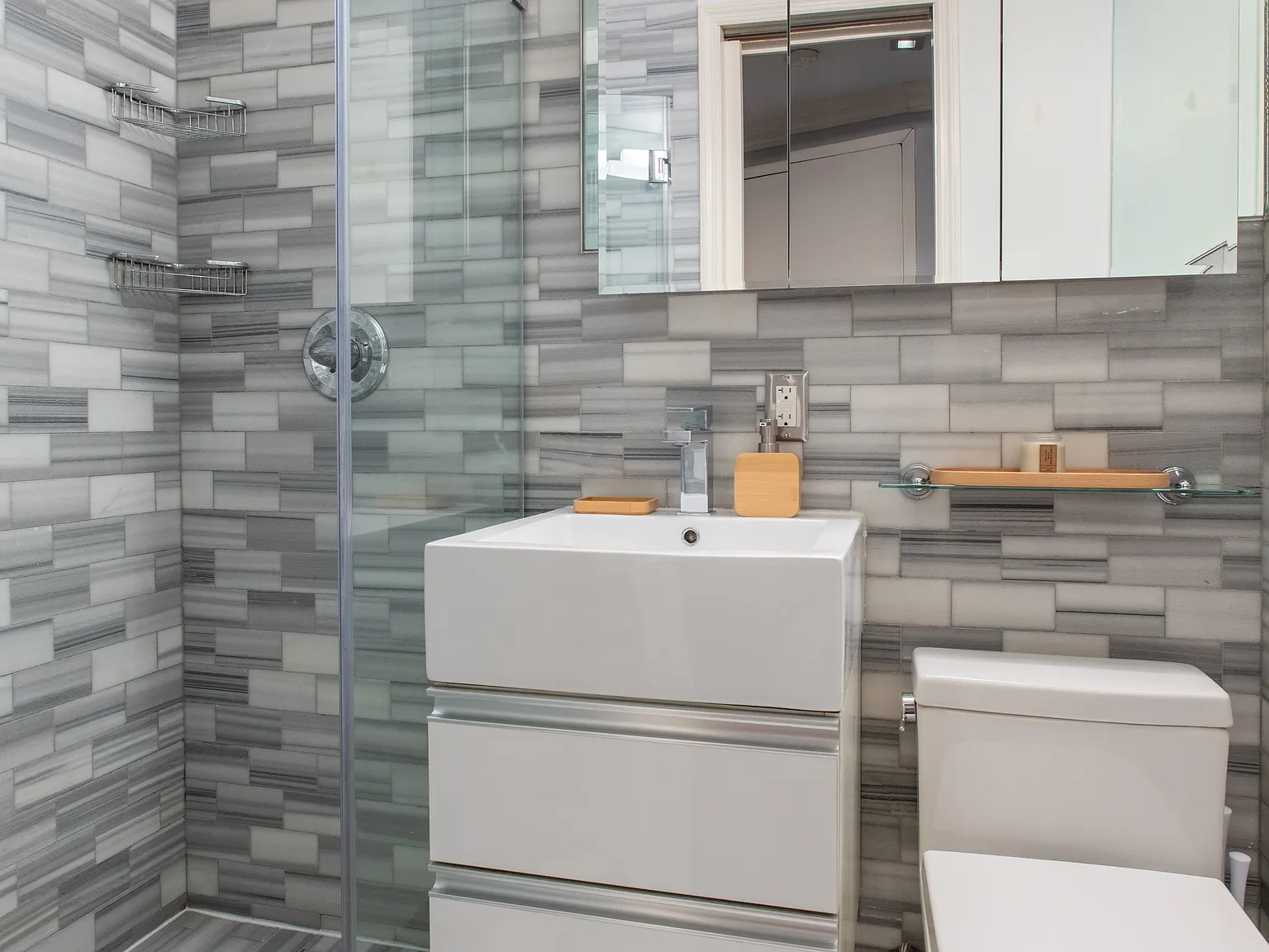 3 bed, 455 sqft, $2,648 — Photo 4