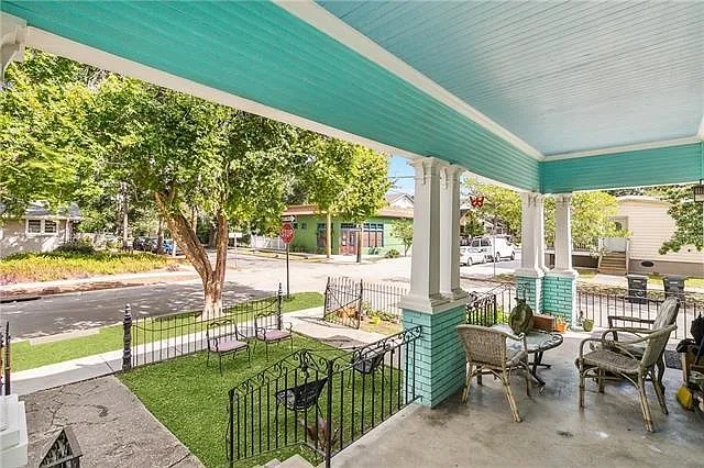 4 bed, 2.0 bath, 1991 sqft, $3,200 — Photo 2