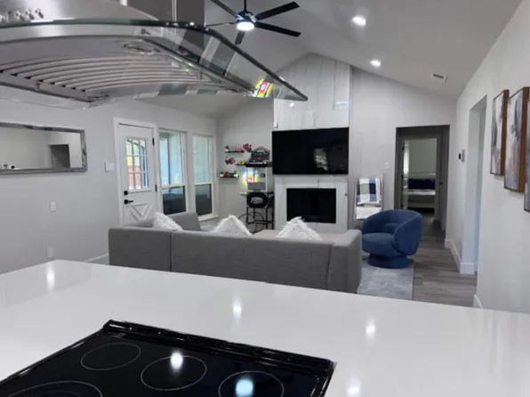 1706 Southampton Dr, Carrollton, TX 75007