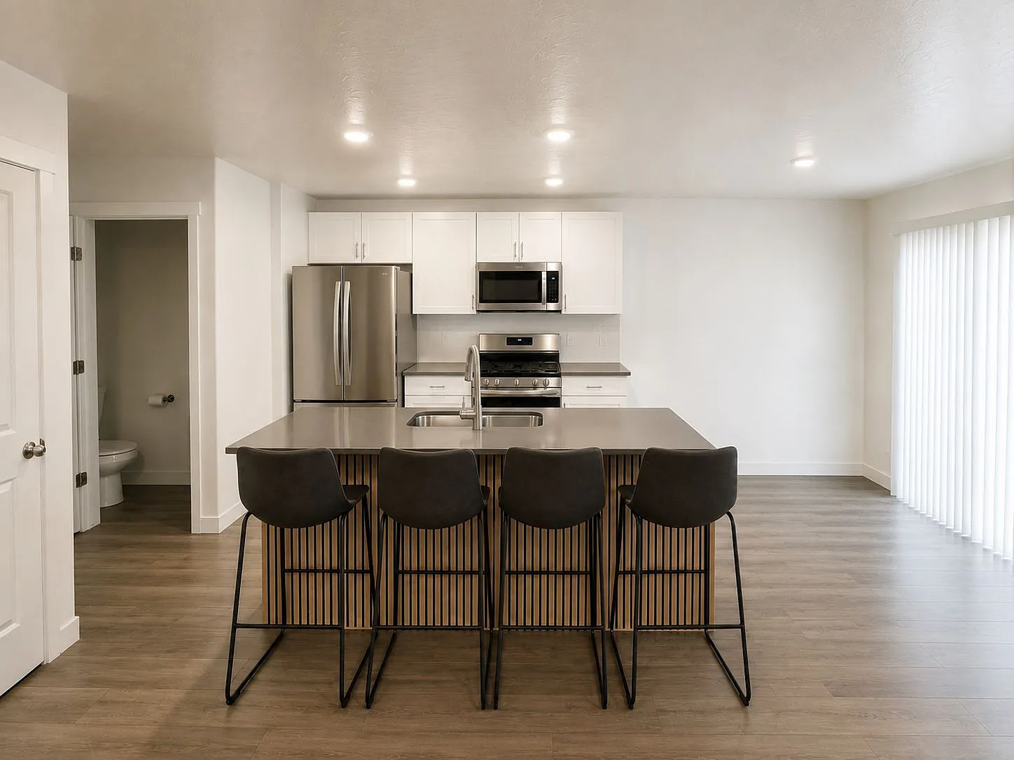 3 bed, 2.5 bath, 2187 sqft, $2,300 — Photo 4
