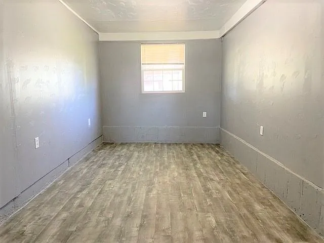 3933 Pine Ave — Photo 9