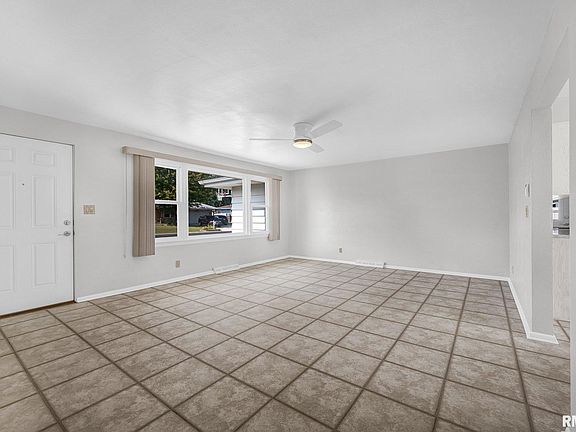 4th image of 3422 N Rockwood Rd