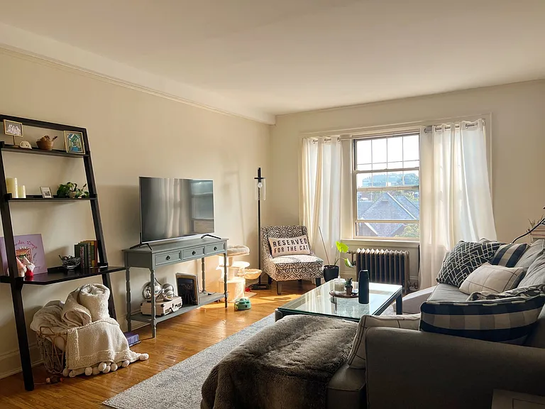 Elliott Apartments — Photo 10