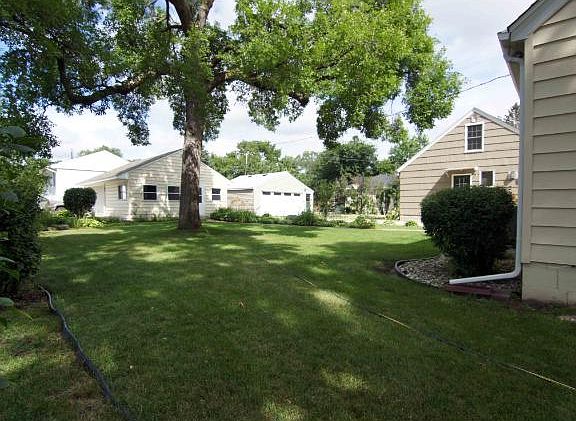 2nd image of 1087 Saint Paul Ave