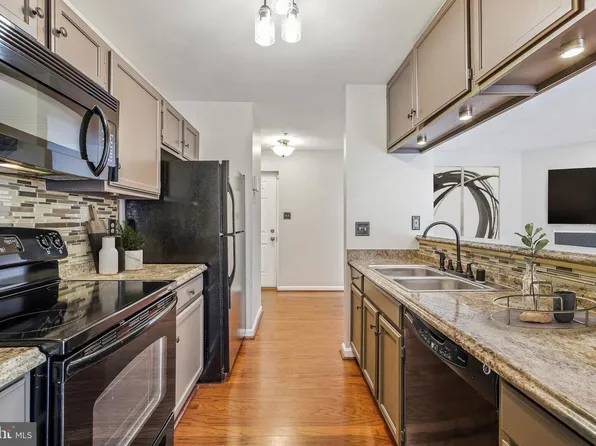 2051 Alice Ave APT 303, Oxon Hill, MD 20745