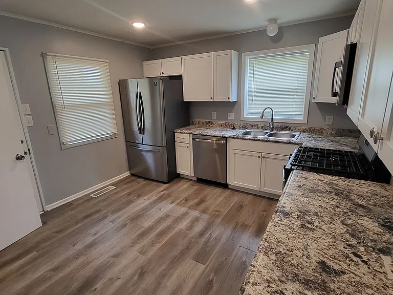 608 Bernard Ave — Photo 5
