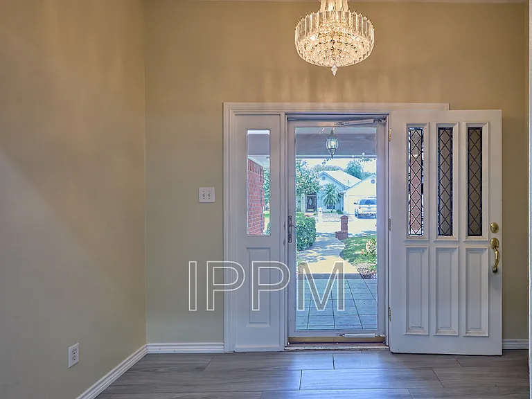2609 Thomas Ln — Photo 5
